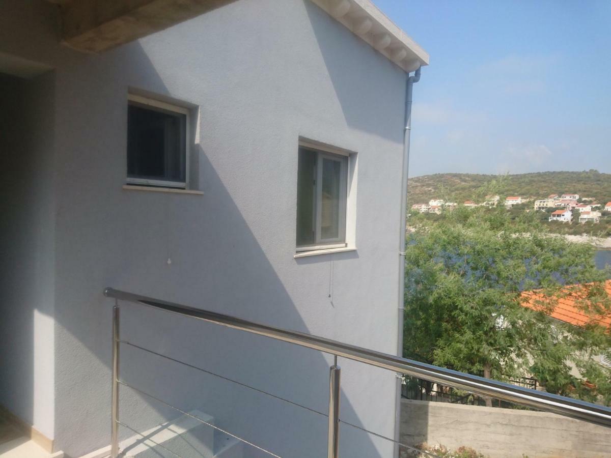 Frane Apartment Zavalatica Bagian luar foto