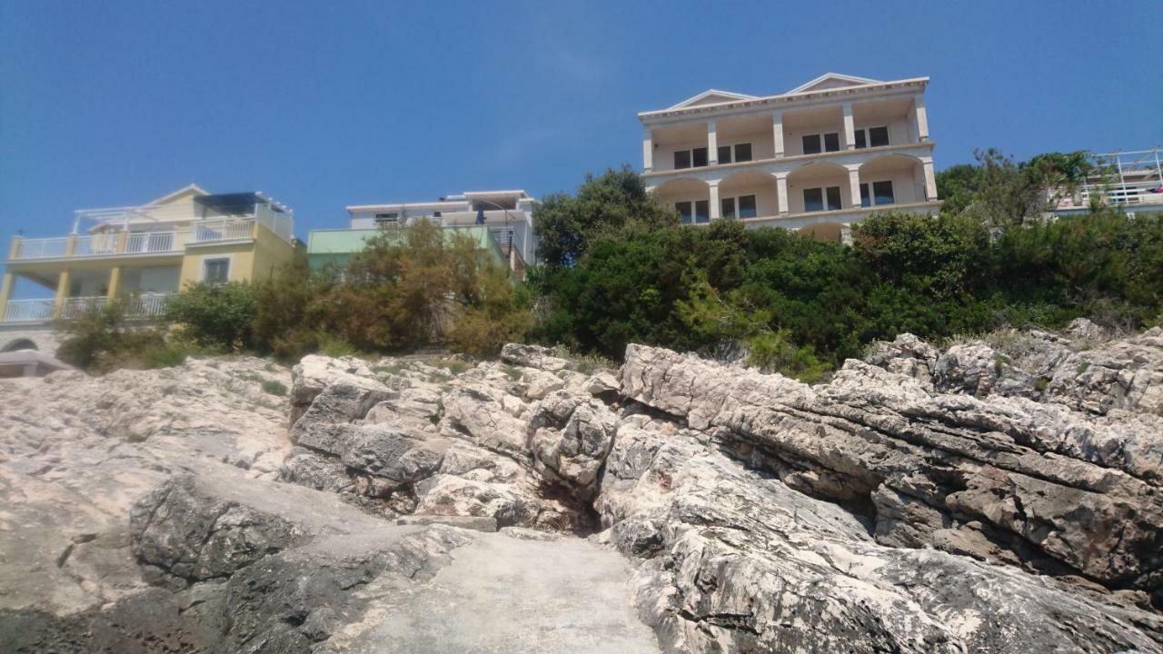 Frane Apartment Zavalatica Bagian luar foto